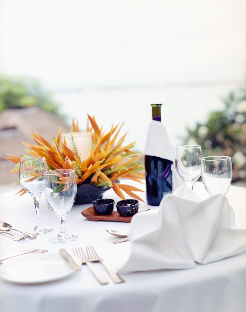 Napkin Wars Clise Etiquette, How To Set A Table For Dinner Napkin Placement